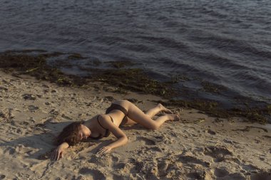 Nehir boyunca yaz yürüyüşü