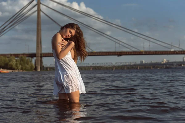 Nehir boyunca yaz yürüyüşü