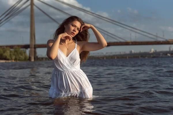 Nehir boyunca yaz yürüyüşü