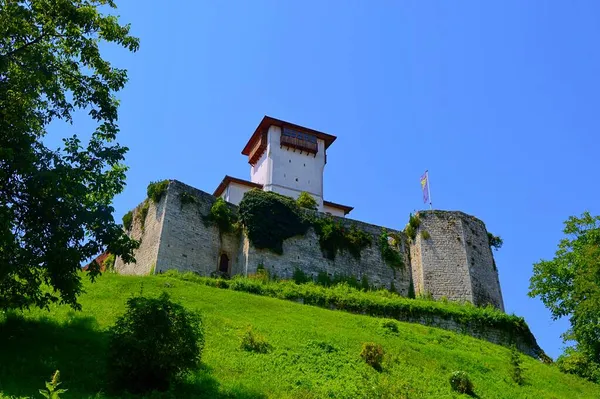 Ciudad Alta Con Torre Del Capitán Husein Gradascevic Castillo Gradacac —  Fotos de Stock