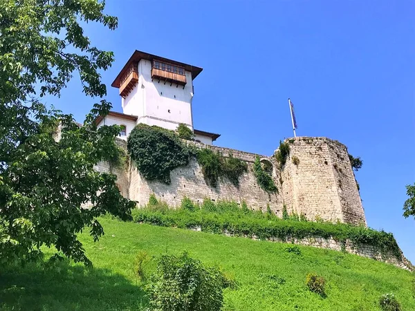 Ciudad Alta Con Torre Del Capitán Husein Gradascevic Castillo Gradacac — Foto de Stock