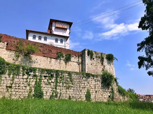 位于波斯尼亚Gradacac镇Gradacac城堡的上城 上城是国家纪念碑 塔上有上校Husein Gradascevic的塔 — 图库照片