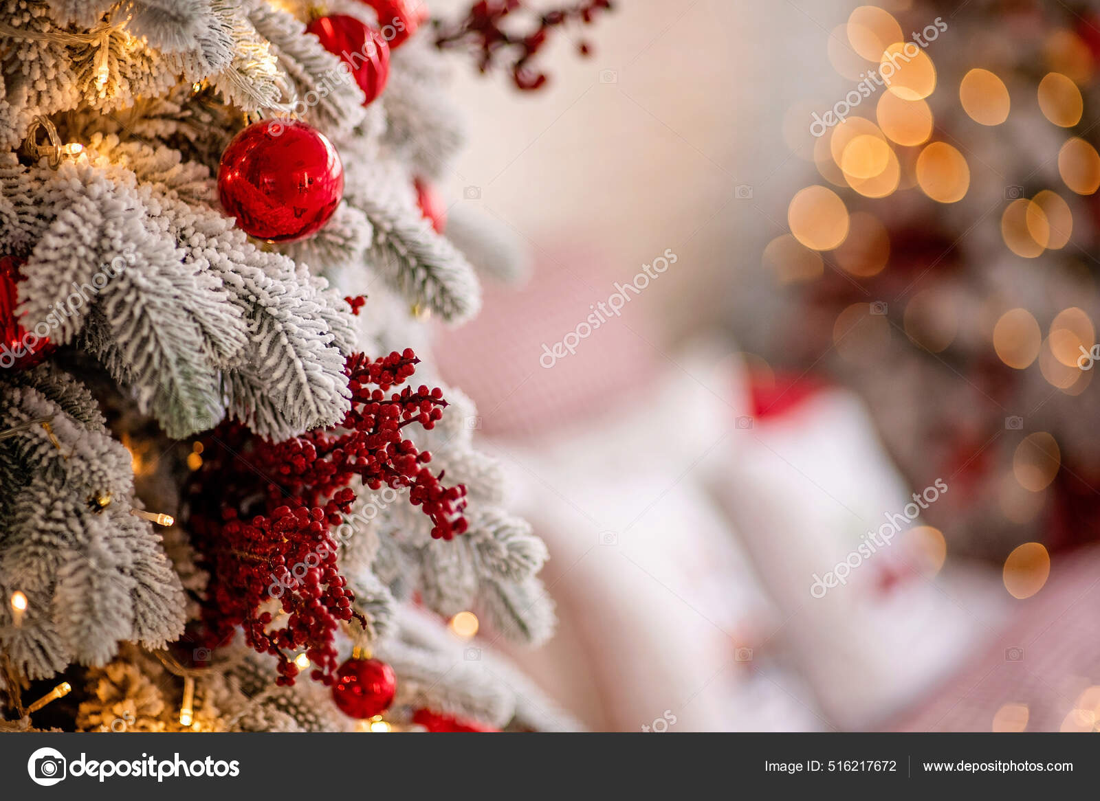 Árvore Natal Festivamente Decorada Com Bolas fotos, imagens de ©  leliamilaya #516217672
