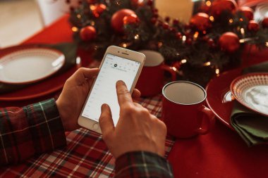 İnternetten sipariş veren adam