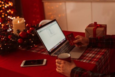 İnternetten sipariş veren adam