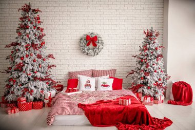 Odada Noel süslemesi, stüdyo