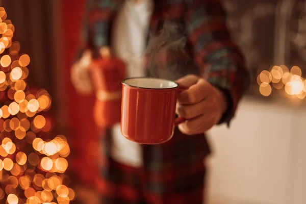 Homme Pyjama Tenant Café Dans Une Tasse Rouge Avec Une — Photo