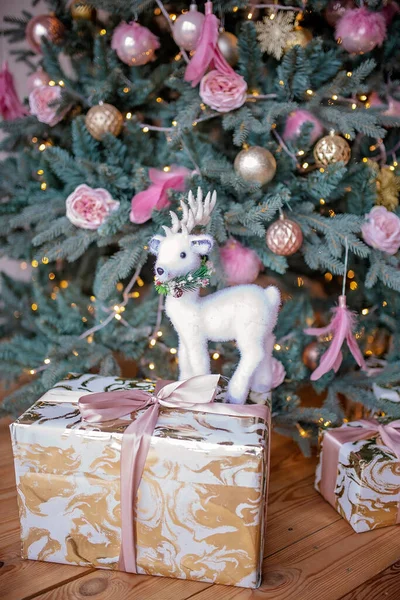 Cajas Envueltas Festivamente Bajo Árbol Navidad — Foto de Stock