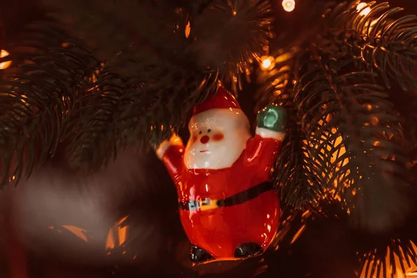 Árbol Navidad Festivamente Decorado Con Bolas — Foto de Stock