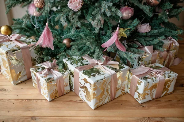 Festively Wrapped Boxes Christmas Tree — Stock Photo, Image