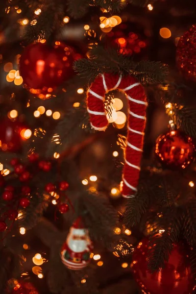 Weihnachtsbaum Festlich Mit Kugeln Geschmückt — Stockfoto