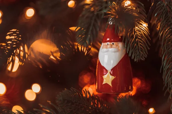 Árbol Navidad Festivamente Decorado Con Bolas — Foto de Stock