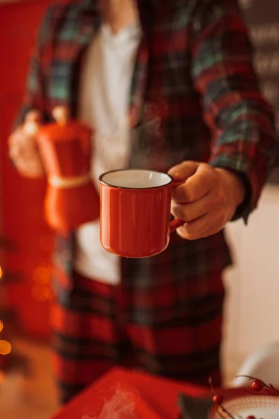 Homme Pyjama Tenant Café Dans Une Tasse Rouge Avec Une — Photo