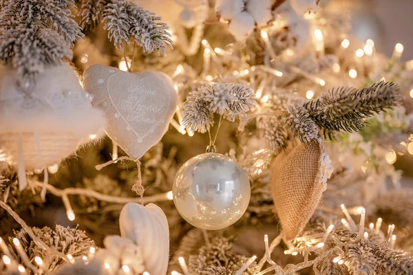 Kerstboom Feestelijk Versierd Met Ballen — Stockfoto