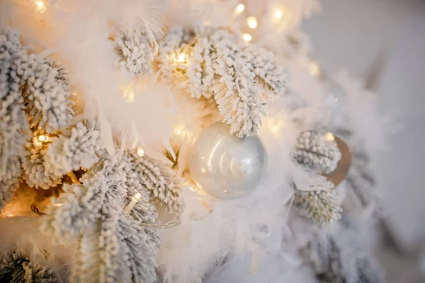 Різдвяна Ялинка Святкові Прикрашені Кульками — стокове фото