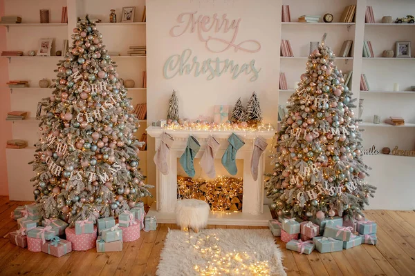 Weihnachtsdekoration Zimmer Mit Kamin — Stockfoto