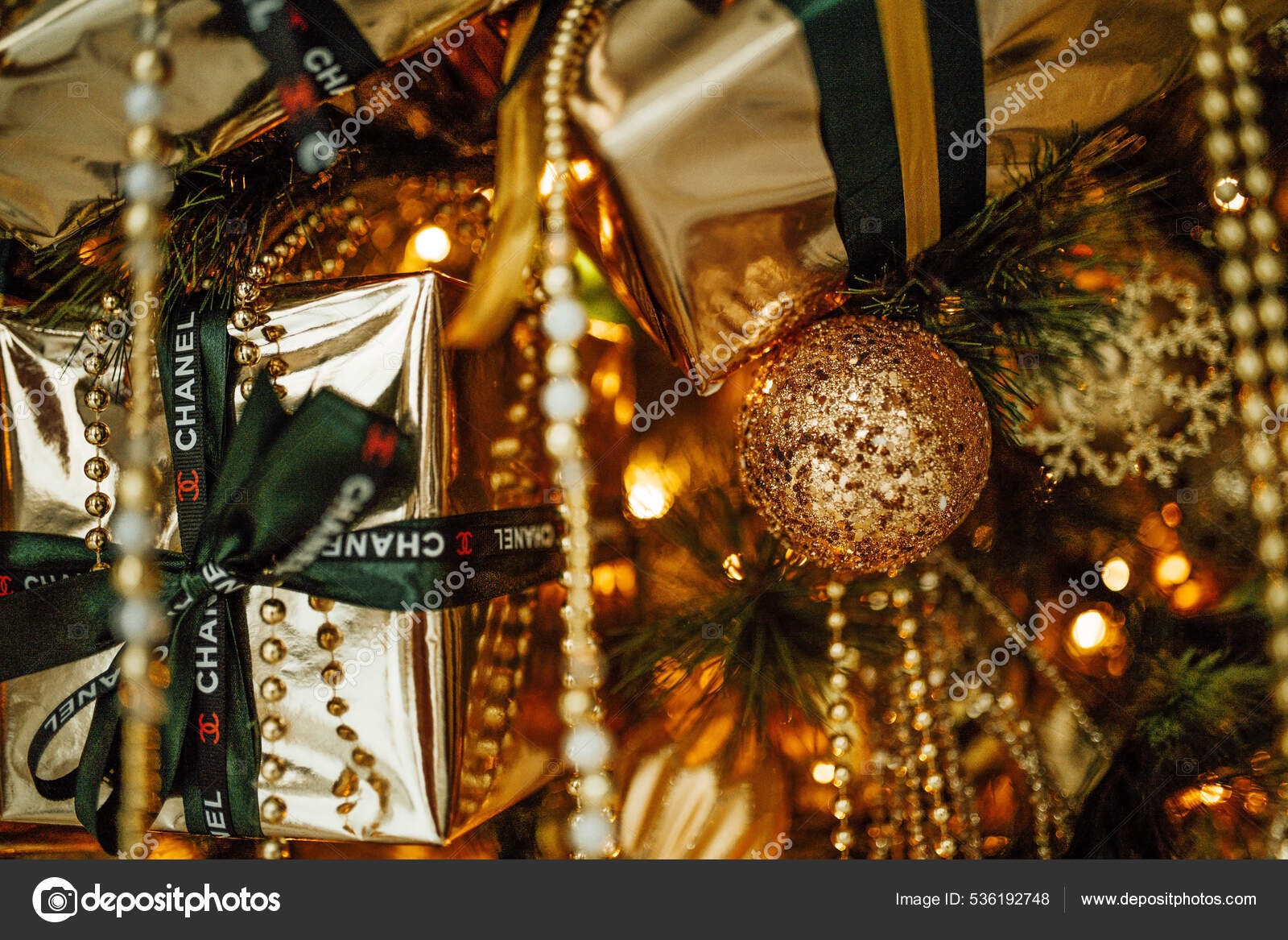 Celebrating Merry Xmas Luxury Winter Holidays Gold Glister Light Twinkle –  Stock Editorial Photo © leliamilaya #536192748