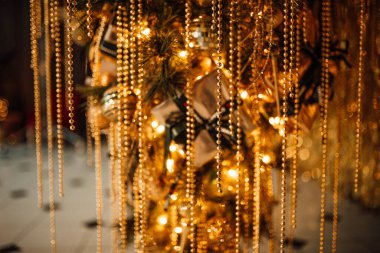 süslü ağaç süslemeleri oyuncak baloları hediyeler