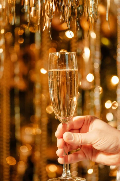 Vieren Vrolijk Kerstfeest Persoon Met Een Glas Champagne — Stockfoto