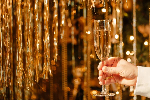 Festeggiamo Buon Natale Persona Che Tiene Bicchiere Champagne — Foto Stock