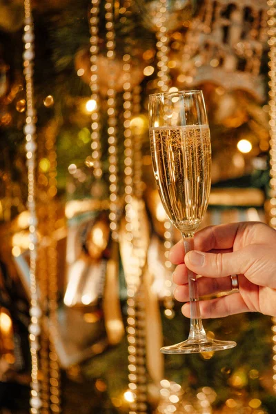 Vieren Vrolijk Kerstfeest Persoon Met Een Glas Champagne — Stockfoto