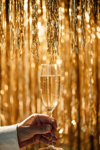 Célébration Joyeuse Noël Personne Tenant Une Coupe Champagne — Photo