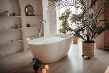 İskandinav tarzı tuvaletin içi.