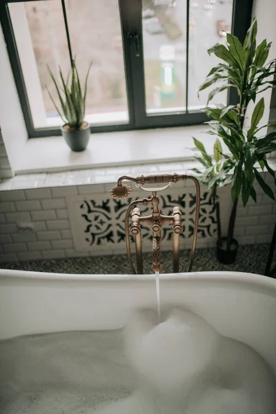 Badewanne Luxuriösen Badezimmer — Stockfoto
