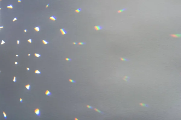 レインボーライトクリスタルリーク選択フォーカスオーバーレイ背景 プリズムガラスフレア効果テクスチャ カラフルなホログラフィックシャドウモックアップ 虹彩プリズム反射壁紙 — ストック写真