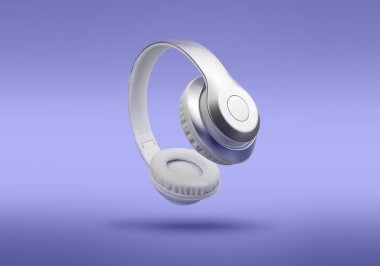 2022 yılının çok peri rengi. Moda konsept posteri. Mor arka planda metalik beyaz kablosuz kulaklıklar var. Minimum müzik aleti havada uçuyor. Yeni teknolojiler