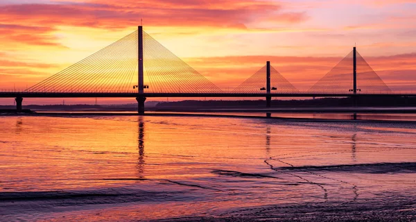 Mersey Gateway Köprüsü, İngiltere 'nin Cheshire kentinde bulunan Runcorn ve Widnes arasında Mersey Nehri ve Manchester Kanalı boyunca uzanan bir geçiş köprüsü..