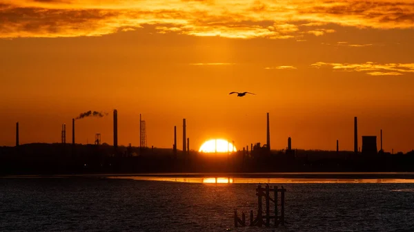 Réchauffement Climatique Concept Lever Soleil Épique Raffinerie Stanlow Oil Centrale — Photo