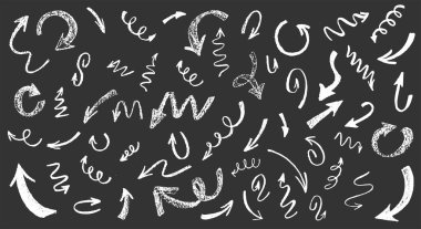 Fırça darbesi grunge okları hazır. Yukarı ve aşağı yön göstergesi. El çizimi soyut vektör çizimi siyah karatahta arkaplan üzerinde izole. 