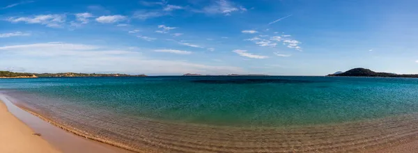 撒丁岛上美丽的丽夏 鲁贾海滩的照片 — 图库照片