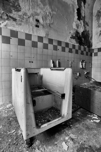 Une Photo Une Salle Bain Dans Lit Abandonné — Photo