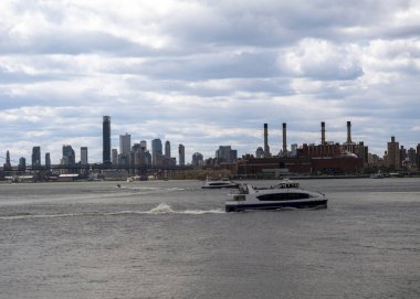 Küçük mavi yolcu feribotu, East River New York. Yüksek kalite fotoğraf
