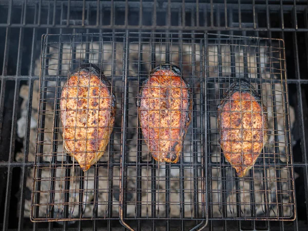 Grilled Salmon Steaks Coking Firewood Backyard High Quality Photo — Fotografia de Stock