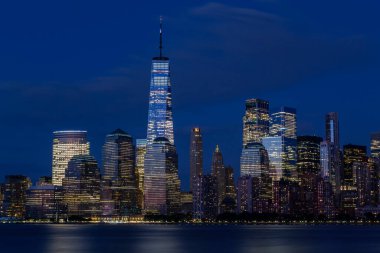 Geceleri New York şehrinin silueti. Hudson Nehri, New York, ABD, Amerika manzarası. - Evet. Yüksek kalite fotoğraf