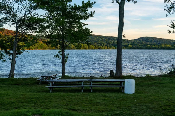 Barril Plástico Branco Para Lixo Parque Perto Rockland Lake Nova — Fotografia de Stock