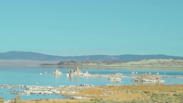 Mono Gölü Tufa oluşumları, California sakinliği. — Stok video