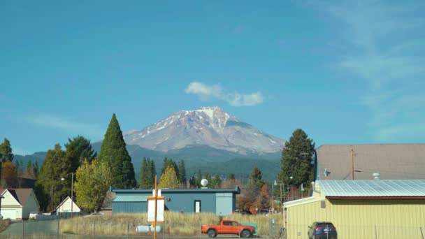 Mt Shasta viewed from McCloud California clear Fall day during drought wide — Stock video