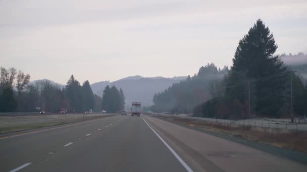 POV Driving along interstate 5 Oregon foggy morning with traffic — стокове відео