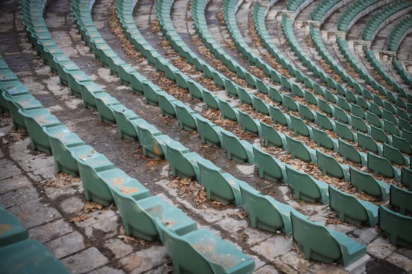 Rijen Stoelen Een Theater Openlucht — Stockfoto