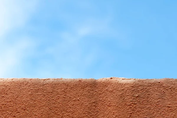 Beyaz Beton Duvarın Gökyüzünün Pürüzsüz Dokusu Kaba Bir Yüzey Metin — Stok fotoğraf