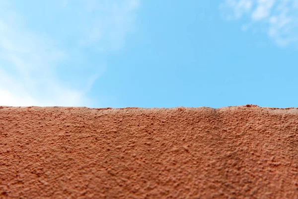 Beyaz Beton Duvarın Gökyüzünün Pürüzsüz Dokusu Kaba Bir Yüzey Metin — Stok fotoğraf
