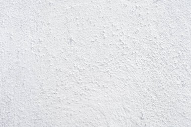 Beyaz beton duvarın pürüzsüz dokusu kaba bir yüzey, metin için boşluk, arkaplan için alan.