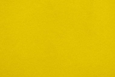Arka plan olarak kullanılan açık sarı kadife kumaş dokusu. Yumuşak ve pürüzsüz tekstil malzemelerinden oluşan boş sarı kumaş arka plan. Metin için boşluk var.
