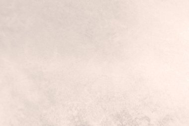 Beyaz ısınan taş dokusunun yüzeyinde kaba, gri-beyaz bir ton var. Duvar kağıdı veya arkaplan resmi için bunu kullanın. Metin için boş bir boşluk var