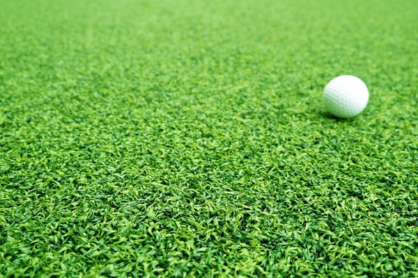 Golf Ball Close Green Grass Blurred Beautiful Landscape Golf Background — Stok fotoğraf