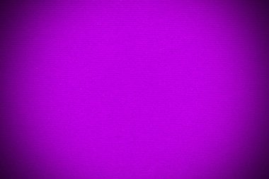 Arka plan olarak kullanılan mor kadife kumaş dokusu. Yumuşak ve pürüzsüz tekstil malzemelerinden oluşan boş menekşe kumaş arka planı. Metin için boşluk var.